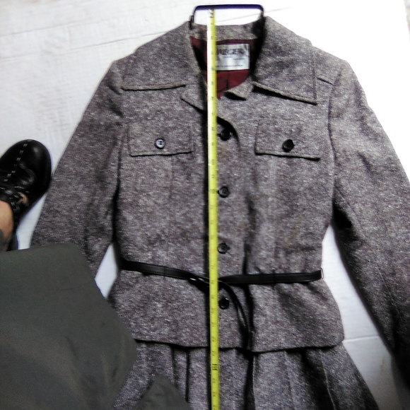 Two piece skirt suit - Picture 2 of 12